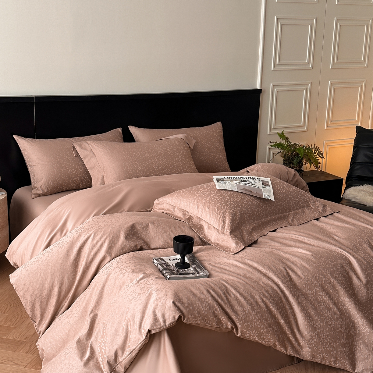 91家纺网 家纺一手货源 找家纺 舒慕家纺 2025新款100支长绒棉浮雕提花四件套 雨沫风铃