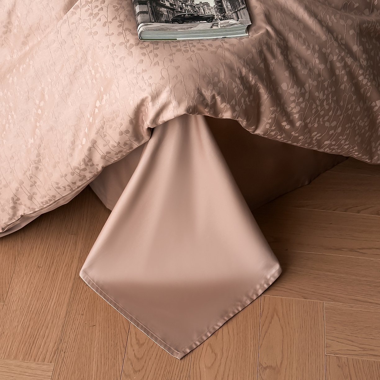 91家纺网 家纺一手货源 找家纺 舒慕家纺 2025新款100支长绒棉浮雕提花四件套 雨沫风铃