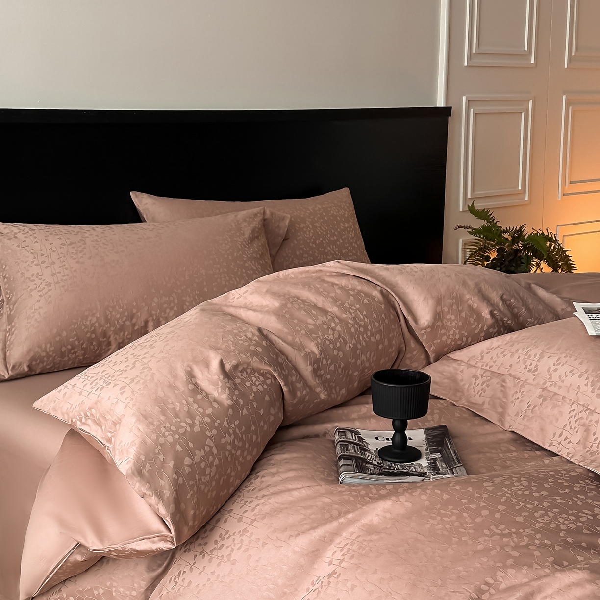 91家纺网 家纺一手货源 找家纺 舒慕家纺 2025新款100支长绒棉浮雕提花四件套 雨沫风铃