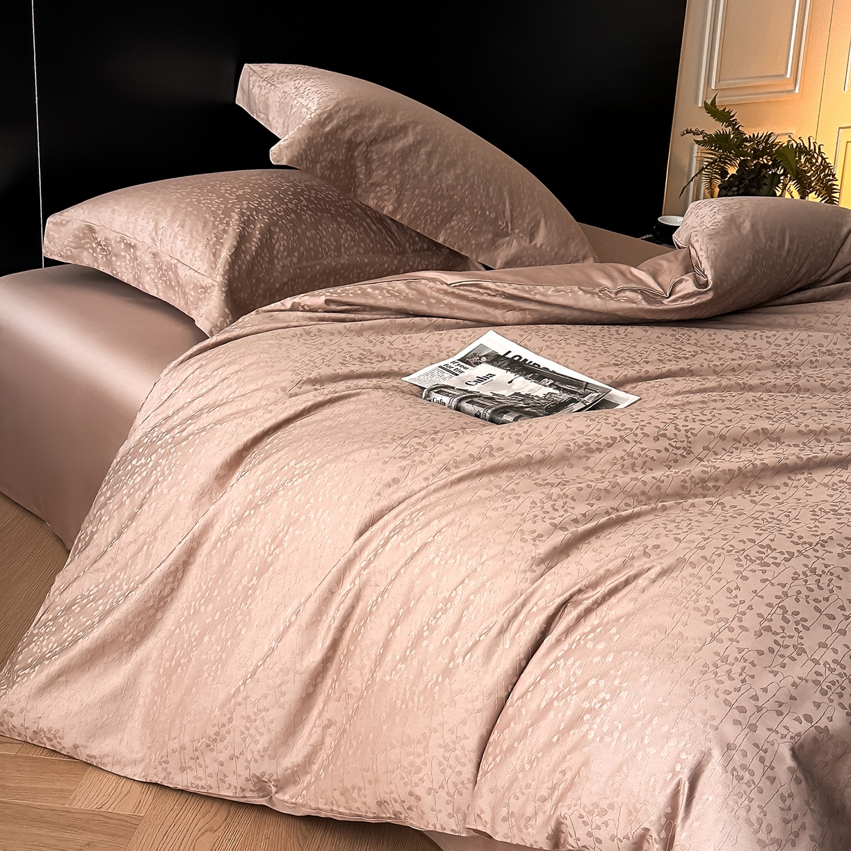 91家纺网 家纺一手货源 找家纺 舒慕家纺 2025新款100支长绒棉浮雕提花四件套 雨沫风铃