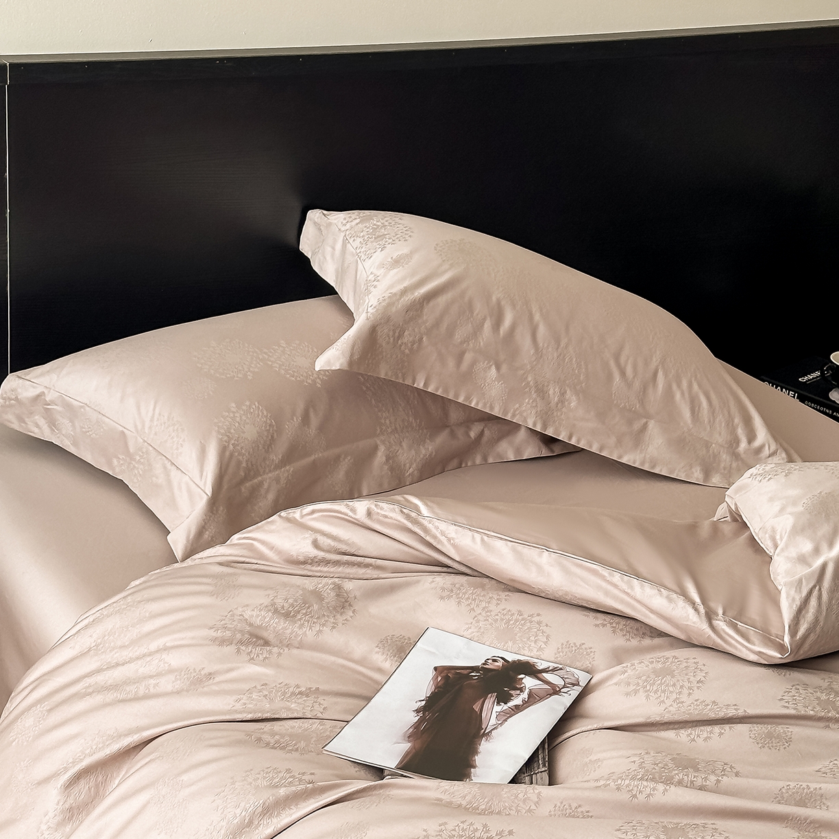 91家纺网 家纺一手货源 找家纺 舒慕家纺 2025新款100支长绒棉浮雕提花四件套 仲夏印象