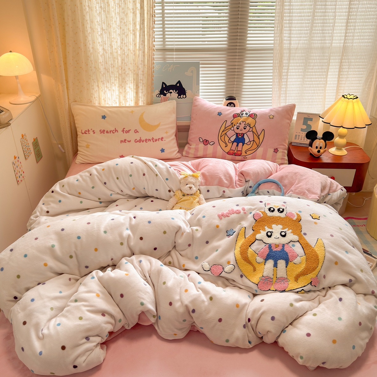 91家纺网 家纺一手货源 找家纺 罗亿家纺 2025新款高克重200g牛奶绒数码印花毛巾绣卡通四件套（小红书推荐）提供买家秀 月光美少女