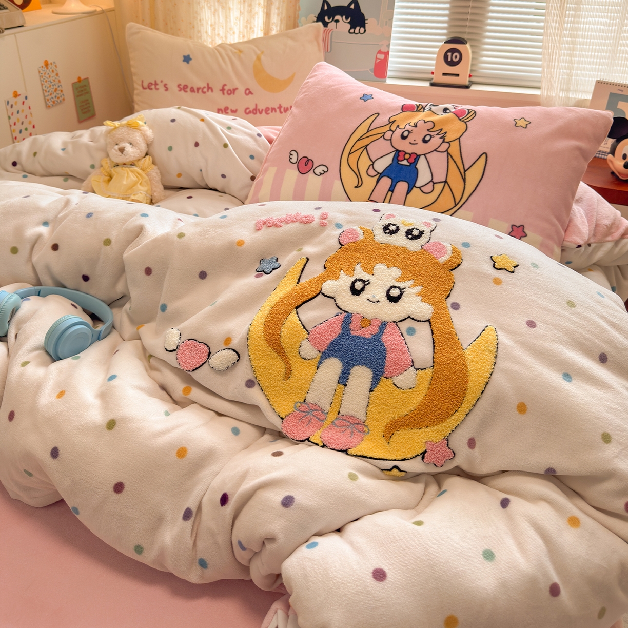 91家纺网 家纺一手货源 找家纺 罗亿家纺 2025新款高克重200g牛奶绒数码印花毛巾绣卡通四件套（小红书推荐）提供买家秀 月光美少女