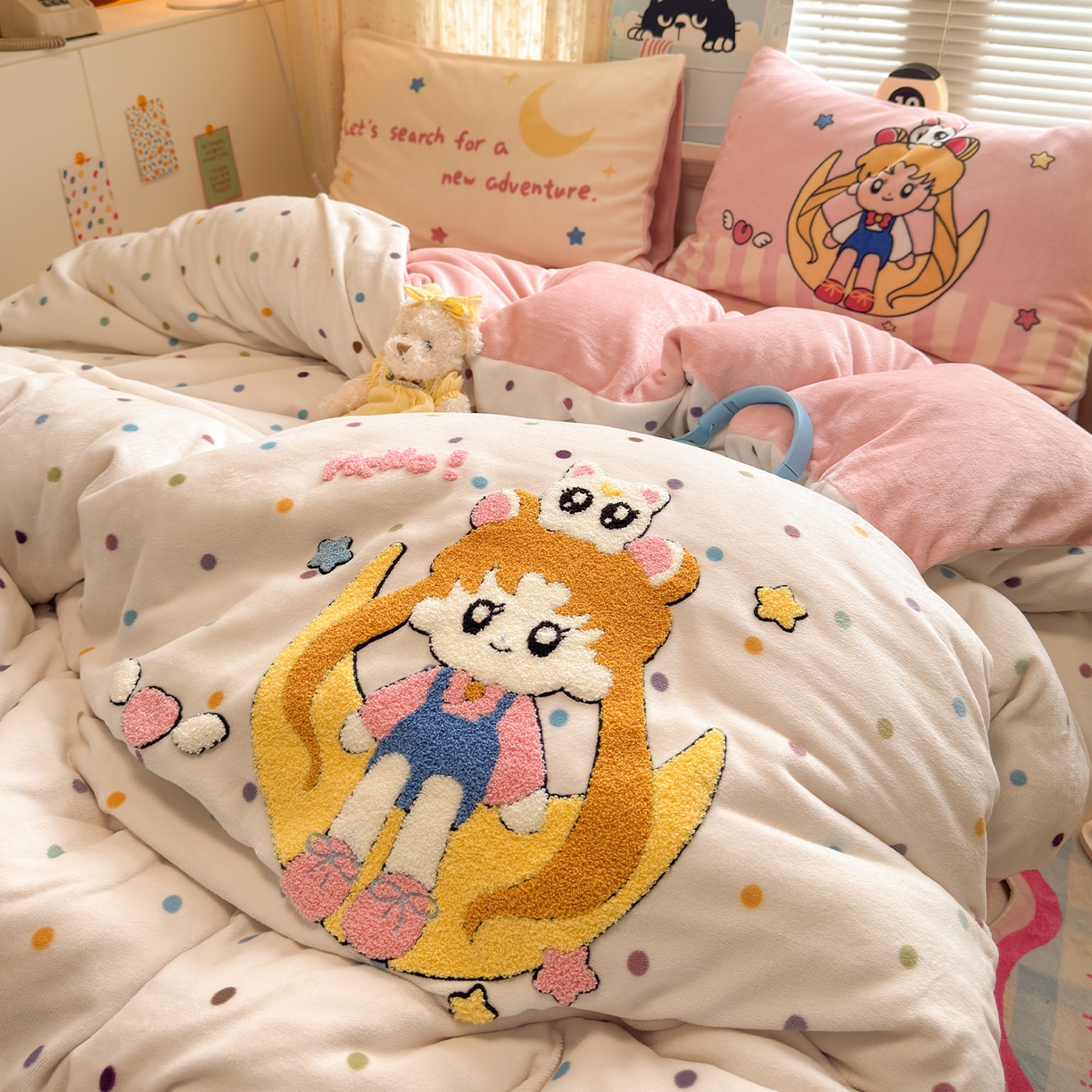 91家纺网 家纺一手货源 找家纺 罗亿家纺 2025新款高克重200g牛奶绒数码印花毛巾绣卡通四件套（小红书推荐）提供买家秀 月光美少女