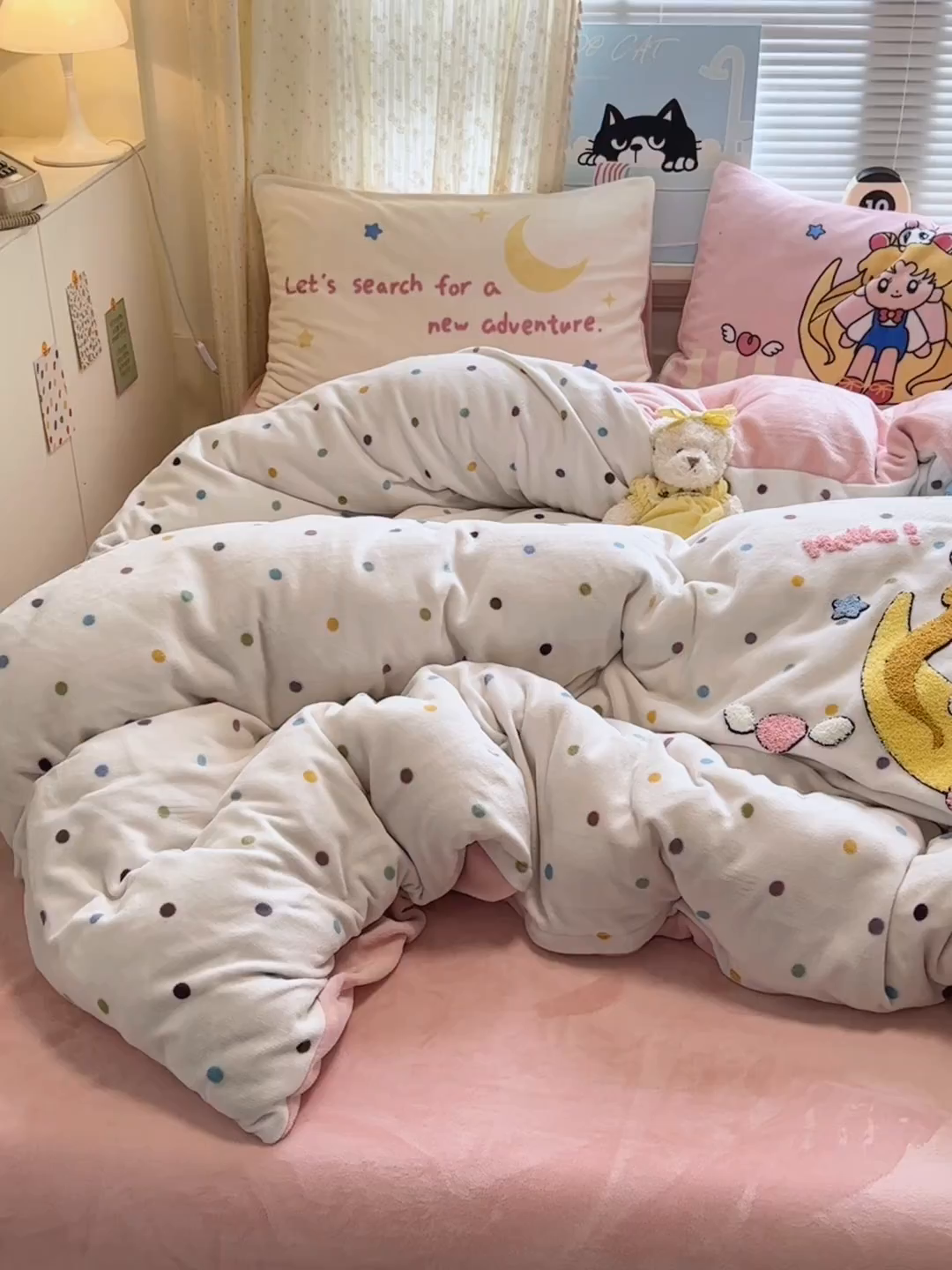 91家纺网 家纺一手货源 找家纺 罗亿家纺 2025新款高克重200g牛奶绒数码印花毛巾绣卡通四件套（小红书推荐）提供买家秀 月光美少女