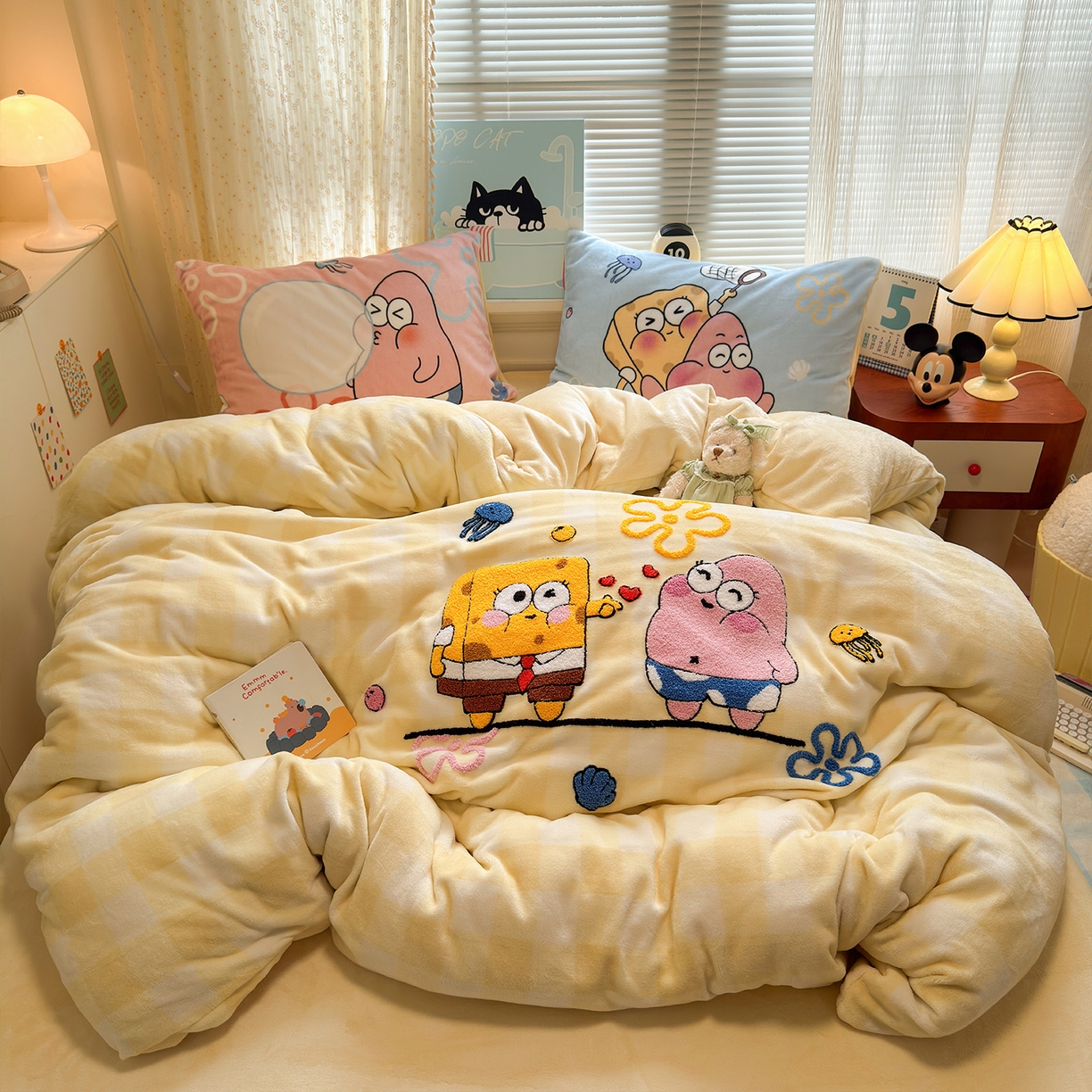 91家纺网 家纺一手货源 找家纺 罗亿家纺 2025新款高克重200g牛奶绒数码印花毛巾绣卡通四件套（小红书推荐）提供买家秀 黄宝宝和粉星星