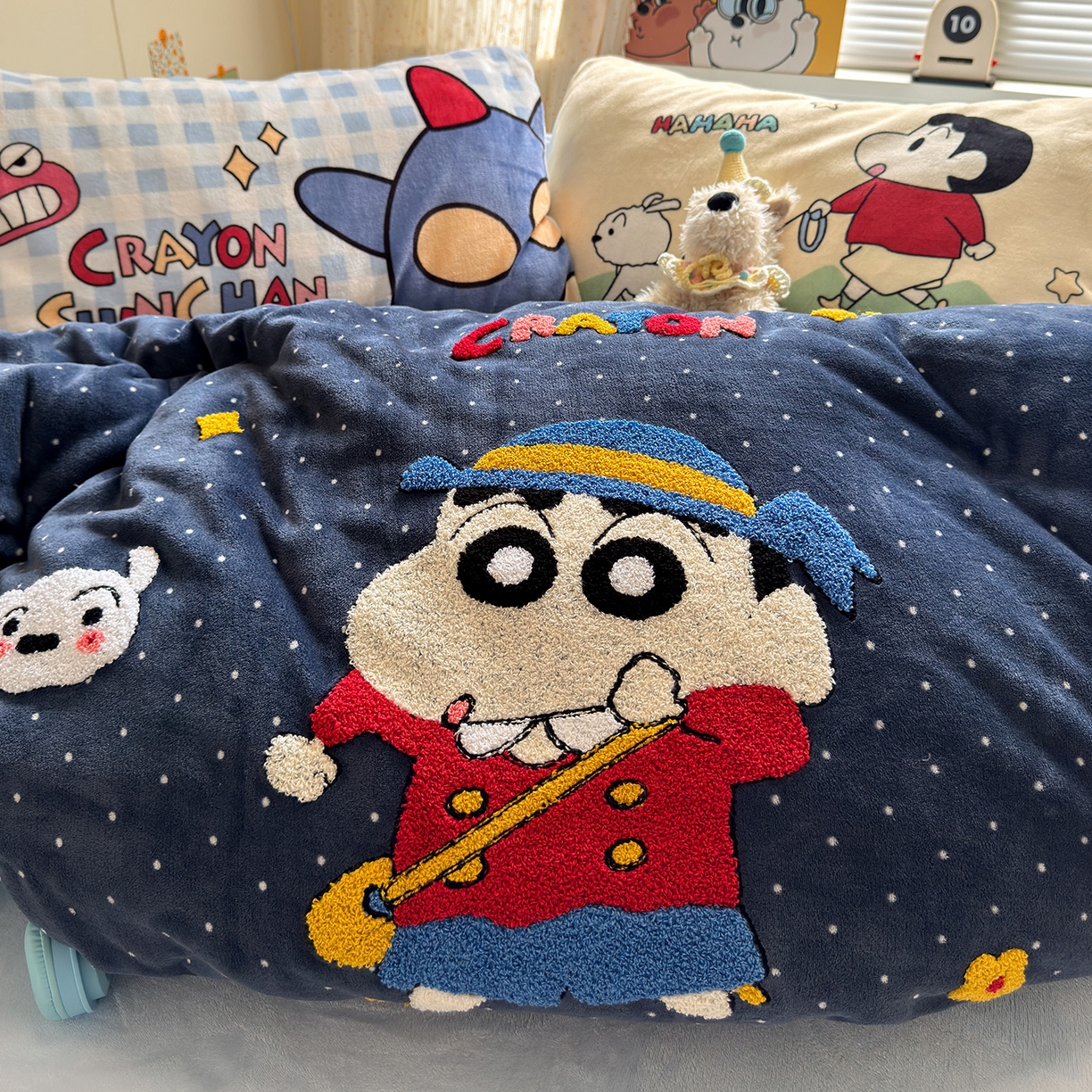 91家纺网 家纺一手货源 找家纺 罗亿家纺 2025新款高克重200g牛奶绒数码印花毛巾绣卡通四件套（小红书推荐）提供买家秀 超人蜡笔小新