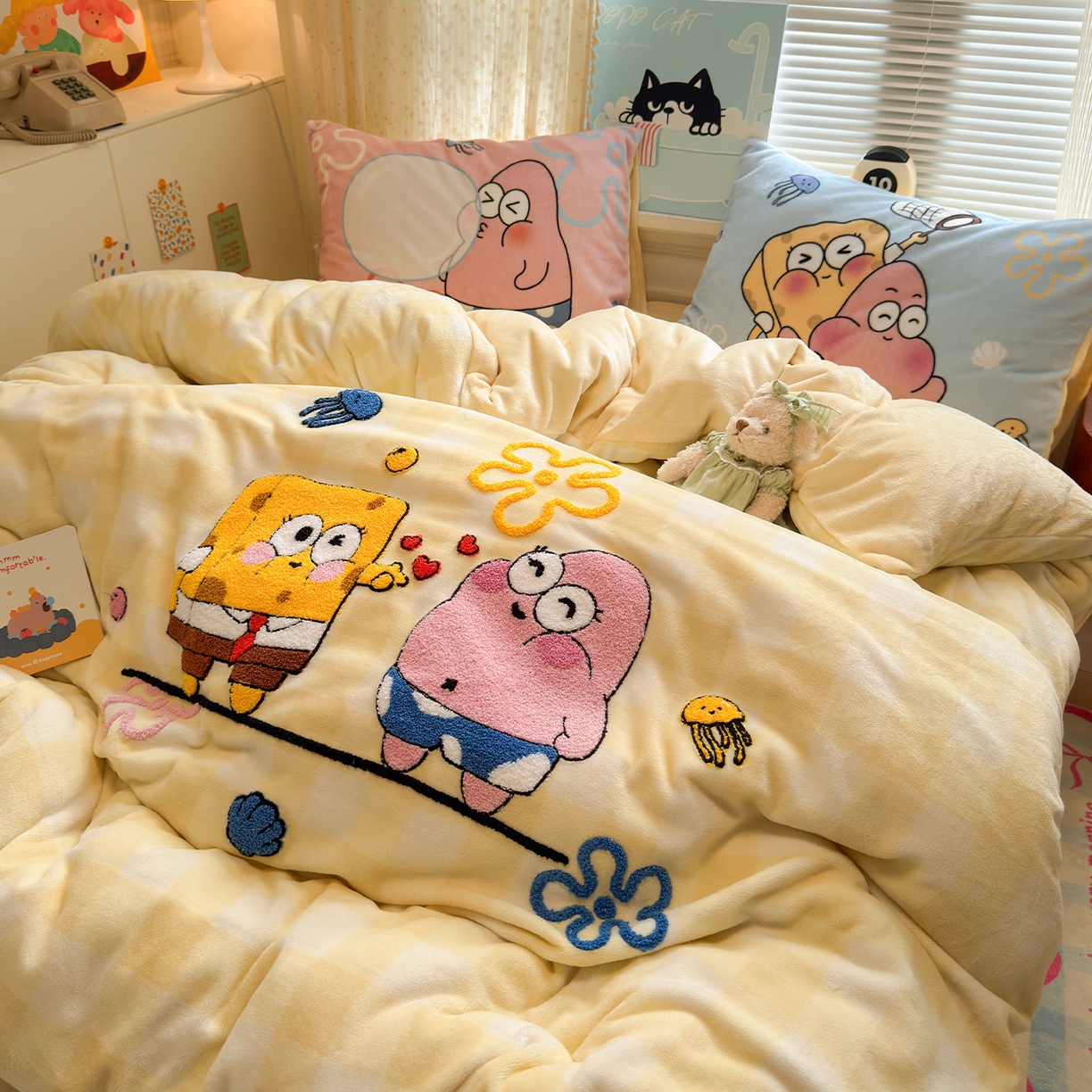 91家纺网 家纺一手货源 找家纺 罗亿家纺 2025新款高克重200g牛奶绒数码印花毛巾绣卡通四件套（小红书推荐）提供买家秀 黄宝宝和粉星星