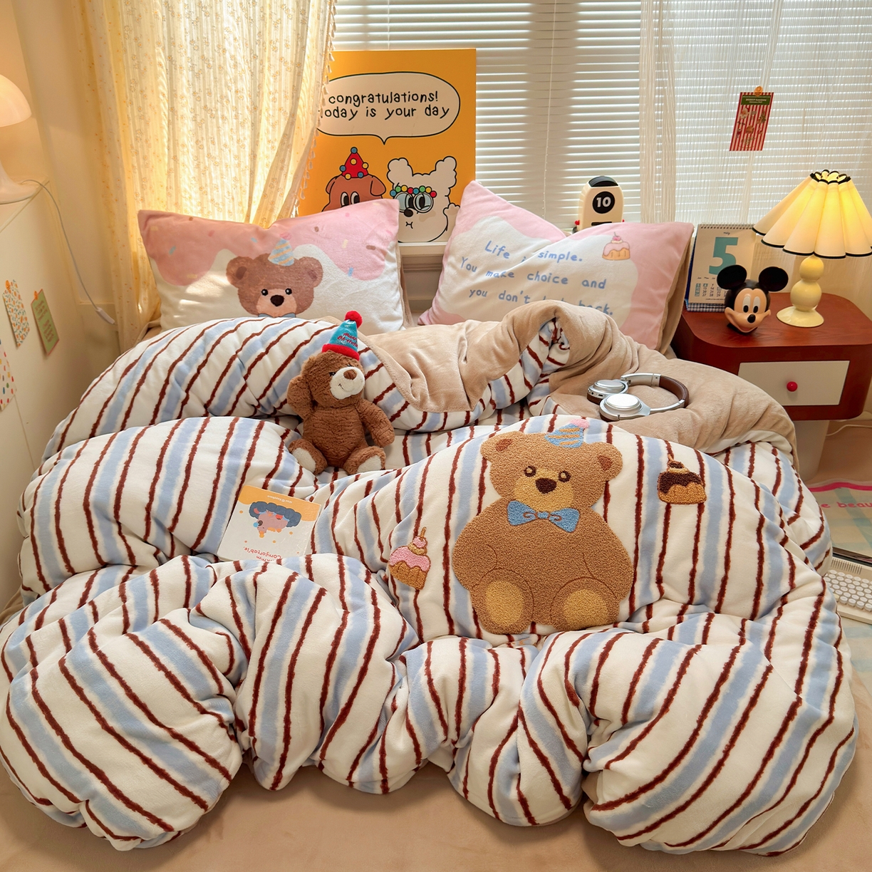 91家纺网 家纺一手货源 找家纺 罗亿家纺 2025新款高克重200g牛奶绒数码印花毛巾绣卡通四件套（小红书推荐）提供买家秀 小熊的甜品日记