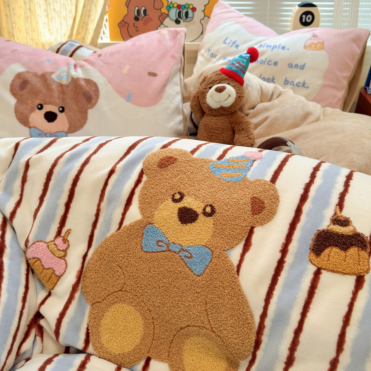 91家纺网 家纺一手货源 找家纺 罗亿家纺 2025新款高克重200g牛奶绒数码印花毛巾绣卡通四件套（小红书推荐）提供买家秀 小熊的甜品日记