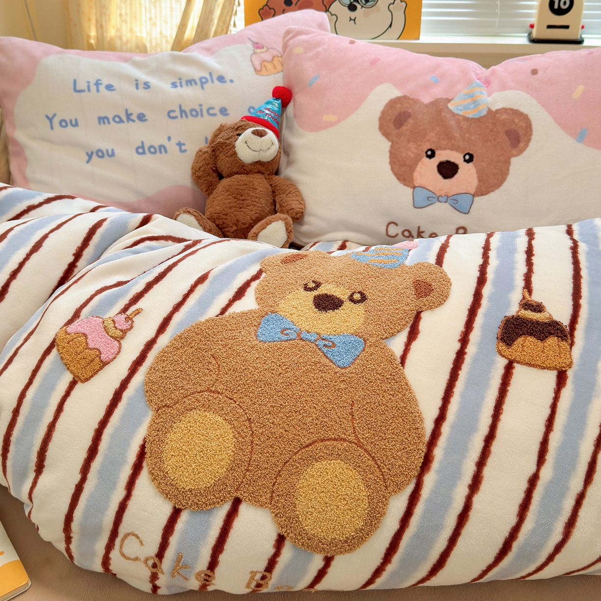 91家纺网 家纺一手货源 找家纺 罗亿家纺 2025新款高克重200g牛奶绒数码印花毛巾绣卡通四件套（小红书推荐）提供买家秀 小熊的甜品日记