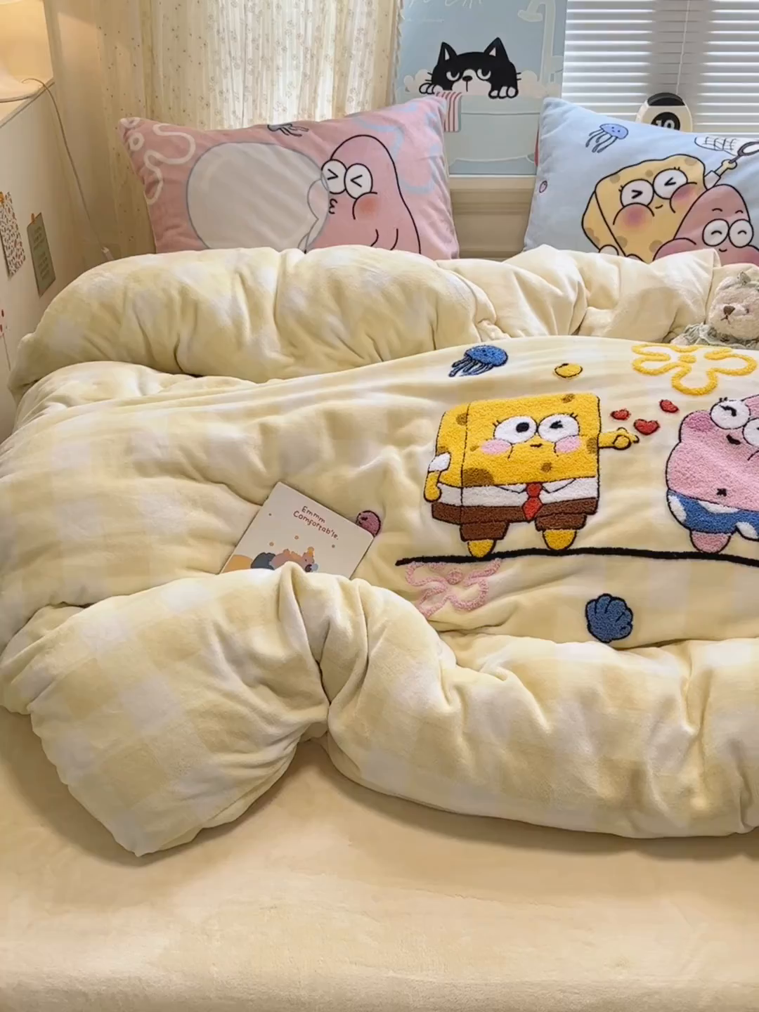 91家纺网 家纺一手货源 找家纺 罗亿家纺 2025新款高克重200g牛奶绒数码印花毛巾绣卡通四件套（小红书推荐）提供买家秀 黄宝宝和粉星星