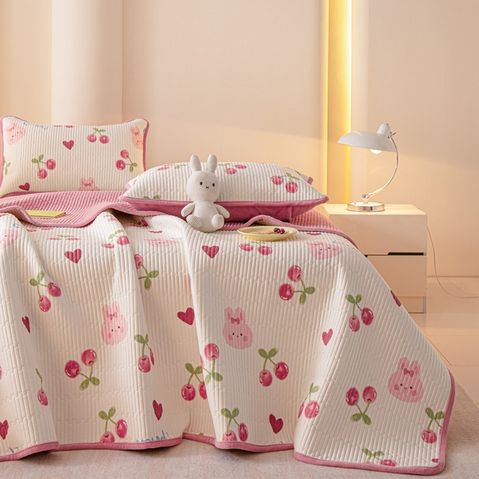 91家纺网 家纺一手货源 找家纺 恒尚居 2025新款全棉牛奶绒床盖四季可用纯棉夹棉床单床褥垫三件套-秋冬款系列二 樱桃粉兔【A纯棉-B牛奶绒】