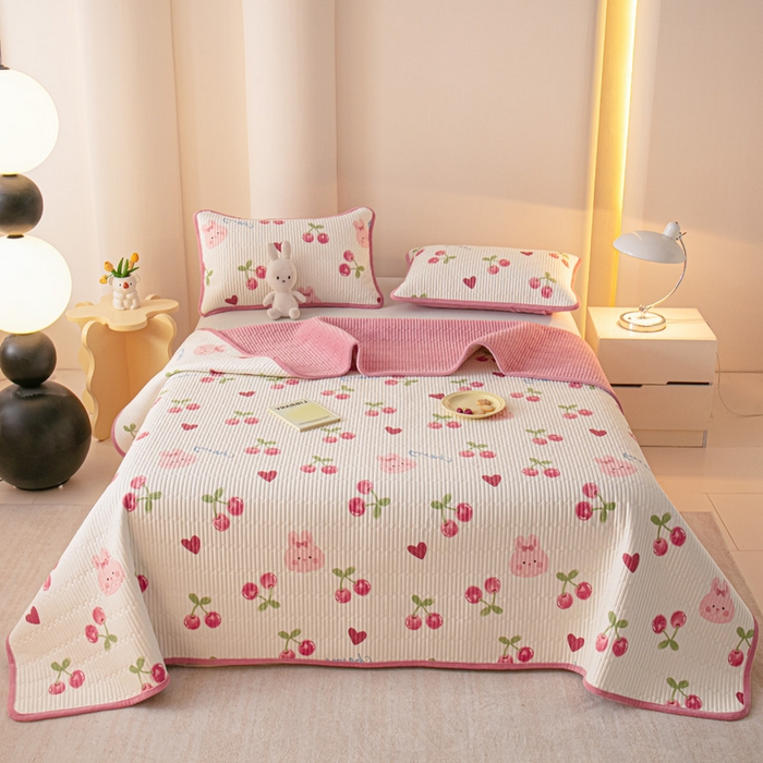 91家纺网 家纺一手货源 找家纺 恒尚居 2025新款全棉牛奶绒床盖四季可用纯棉夹棉床单床褥垫三件套-秋冬款系列二 樱桃粉兔【A纯棉-B牛奶绒】