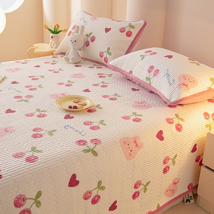 91家纺网 家纺一手货源 找家纺 恒尚居 2025新款全棉牛奶绒床盖四季可用纯棉夹棉床单床褥垫三件套-秋冬款系列二 樱桃粉兔【A纯棉-B牛奶绒】