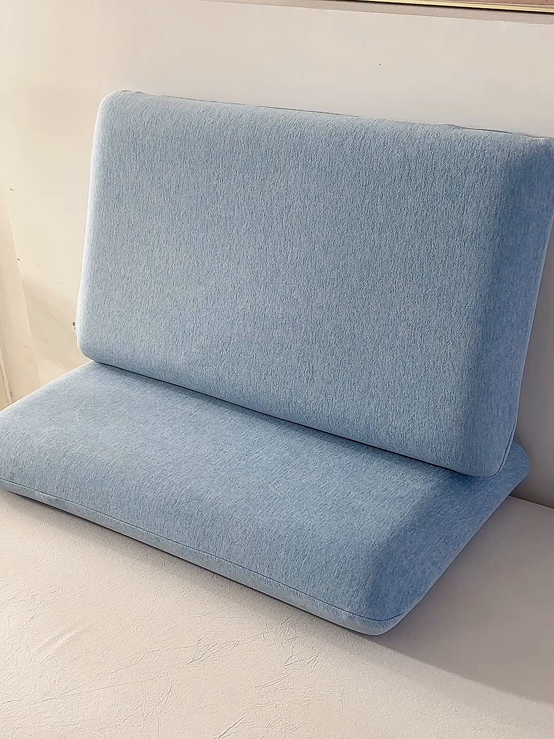 91家纺网 家纺一手货源 找家纺 大黄蜂家居家纺 2025新款A类羊毛蚕丝星球面包记忆枕头枕芯 天空蓝