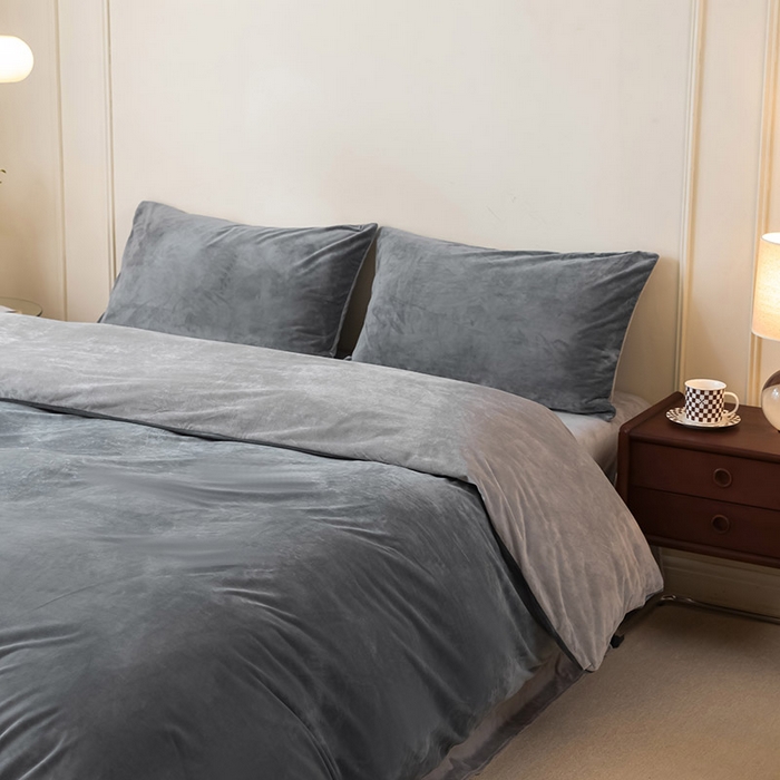 91家纺网 家纺一手货源 找家纺 ONE TWO ONE 121 新品【婴儿绒德芙绒四件套】2025毛毯被子四件套单件床单被套床笠珊瑚绒牛奶绒冬被法兰绒兔毛绒双拼款 双拼-冷灰烟灰