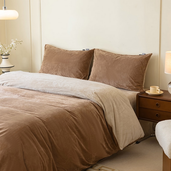 91家纺网 家纺一手货源 找家纺 ONE TWO ONE 121 新品【婴儿绒德芙绒四件套】2025毛毯被子四件套单件床单被套床笠珊瑚绒牛奶绒冬被法兰绒兔毛绒双拼款 双拼-深咖浅咖