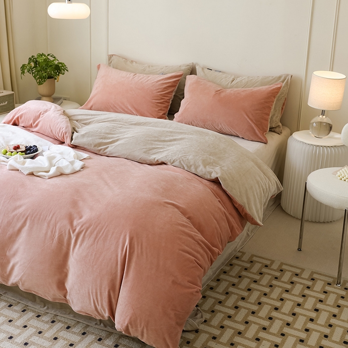 91家纺网 家纺一手货源 找家纺 ONE TWO ONE 121 新品【婴儿绒德芙绒四件套】2025毛毯被子四件套单件床单被套床笠珊瑚绒牛奶绒冬被法兰绒兔毛绒双拼款 双拼-柔粉奶杏