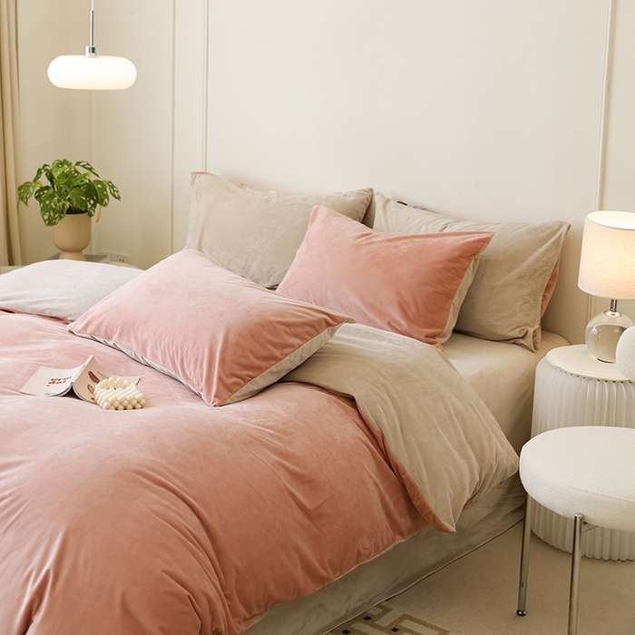 91家纺网 家纺一手货源 找家纺 ONE TWO ONE 121 新品【婴儿绒德芙绒四件套】2025毛毯被子四件套单件床单被套床笠珊瑚绒牛奶绒冬被法兰绒兔毛绒双拼款 双拼-柔粉奶杏