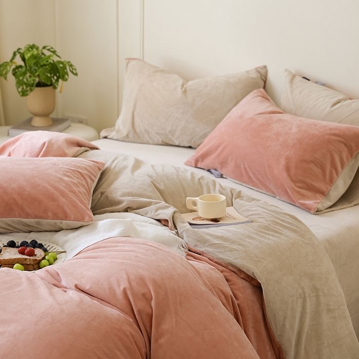 91家纺网 家纺一手货源 找家纺 ONE TWO ONE 121 新品【婴儿绒德芙绒四件套】2025毛毯被子四件套单件床单被套床笠珊瑚绒牛奶绒冬被法兰绒兔毛绒双拼款 双拼-柔粉奶杏