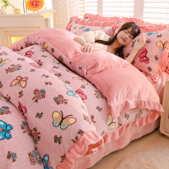 91家纺网 家纺一手货源 找家纺 千姿坊 2025新款韩版牛奶绒花边款四件套 9蝴蝶梦