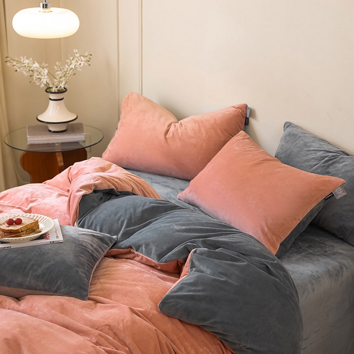 91家纺网 家纺一手货源 找家纺 ONE TWO ONE 121 新品【婴儿绒德芙绒四件套】2025毛毯被子四件套单件床单被套床笠珊瑚绒牛奶绒冬被法兰绒兔毛绒双拼款 双拼-橘粉灰黑