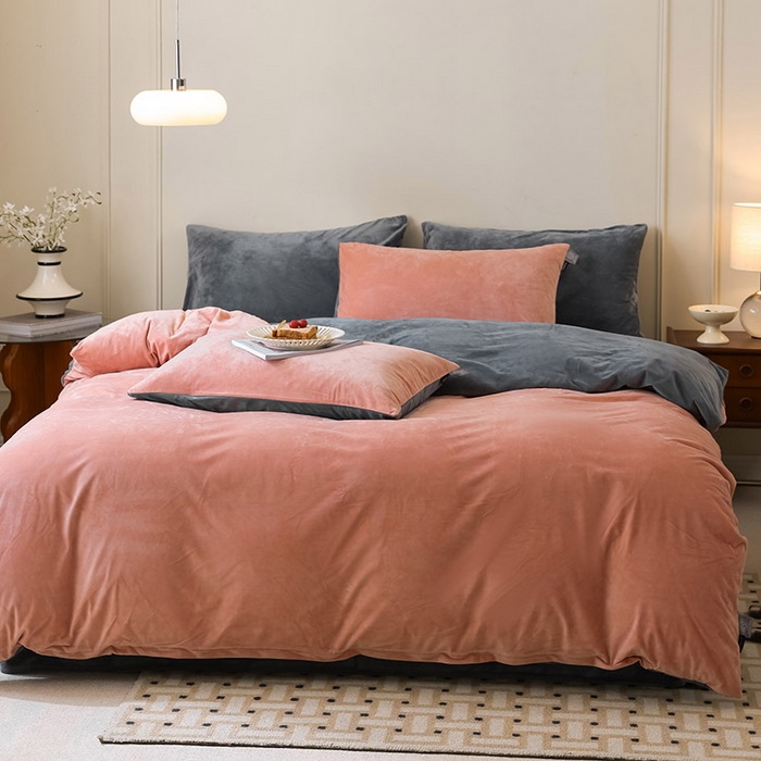 91家纺网 家纺一手货源 找家纺 ONE TWO ONE 121 新品【婴儿绒德芙绒四件套】2025毛毯被子四件套单件床单被套床笠珊瑚绒牛奶绒冬被法兰绒兔毛绒双拼款 双拼-橘粉灰黑