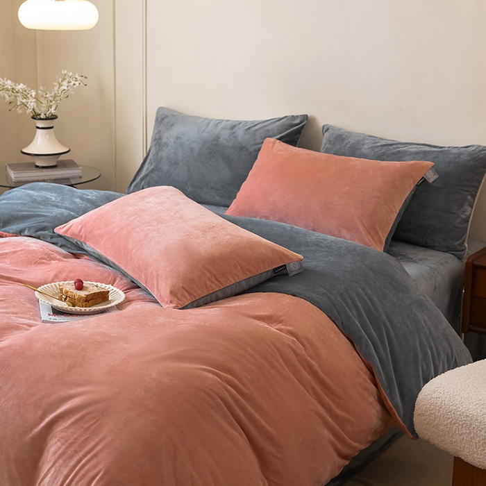 91家纺网 家纺一手货源 找家纺 ONE TWO ONE 121 新品【婴儿绒德芙绒四件套】2025毛毯被子四件套单件床单被套床笠珊瑚绒牛奶绒冬被法兰绒兔毛绒双拼款 双拼-橘粉灰黑