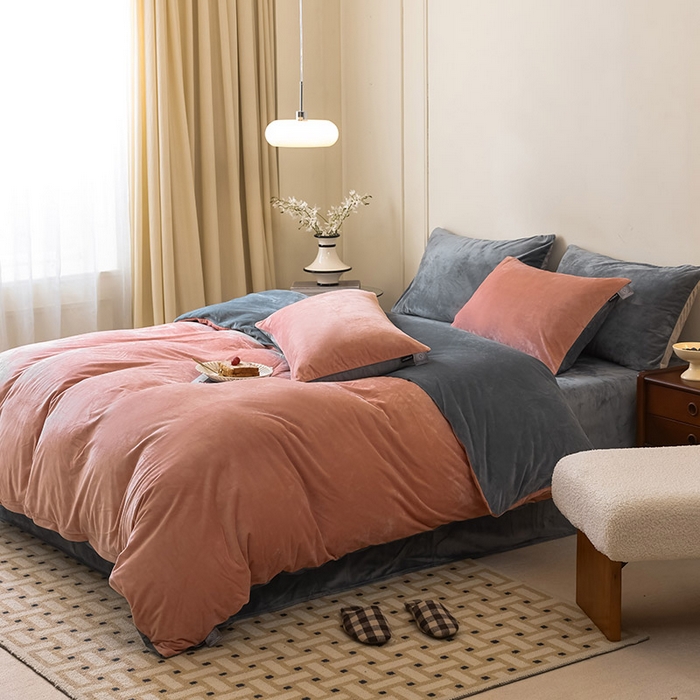 91家纺网 家纺一手货源 找家纺 ONE TWO ONE 121 新品【婴儿绒德芙绒四件套】2025毛毯被子四件套单件床单被套床笠珊瑚绒牛奶绒冬被法兰绒兔毛绒双拼款 双拼-橘粉灰黑