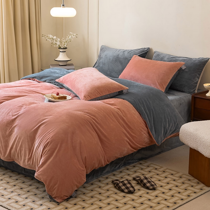 91家纺网 家纺一手货源 找家纺 ONE TWO ONE 121 新品【婴儿绒德芙绒四件套】2025毛毯被子四件套单件床单被套床笠珊瑚绒牛奶绒冬被法兰绒兔毛绒双拼款 双拼-橘粉灰黑