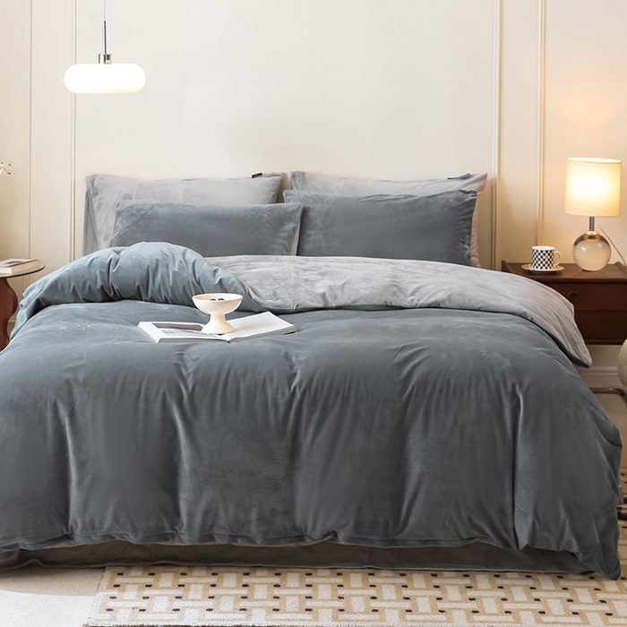 91家纺网 家纺一手货源 找家纺 ONE TWO ONE 121 新品【婴儿绒德芙绒四件套】2025毛毯被子四件套单件床单被套床笠珊瑚绒牛奶绒冬被法兰绒兔毛绒双拼款 双拼-冷灰烟灰