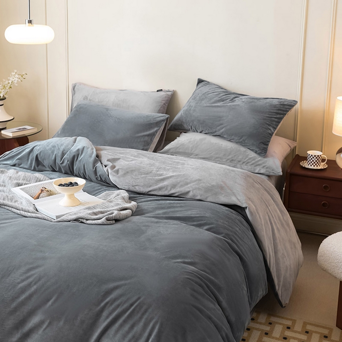 91家纺网 家纺一手货源 找家纺 ONE TWO ONE 121 新品【婴儿绒德芙绒四件套】2025毛毯被子四件套单件床单被套床笠珊瑚绒牛奶绒冬被法兰绒兔毛绒双拼款 双拼-冷灰烟灰