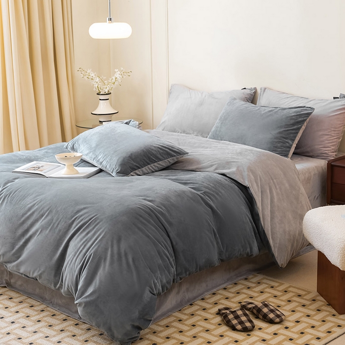 91家纺网 家纺一手货源 找家纺 ONE TWO ONE 121 新品【婴儿绒德芙绒四件套】2025毛毯被子四件套单件床单被套床笠珊瑚绒牛奶绒冬被法兰绒兔毛绒双拼款 双拼-冷灰烟灰