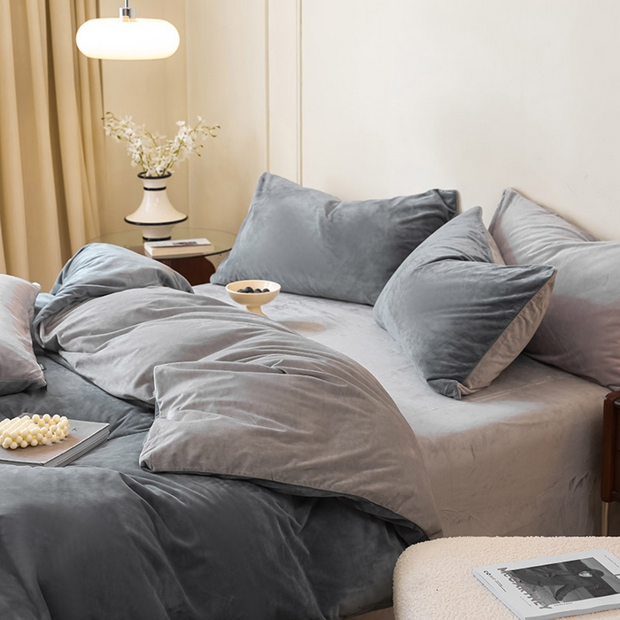 91家纺网 家纺一手货源 找家纺 ONE TWO ONE 121 新品【婴儿绒德芙绒四件套】2025毛毯被子四件套单件床单被套床笠珊瑚绒牛奶绒冬被法兰绒兔毛绒双拼款 双拼-冷灰烟灰