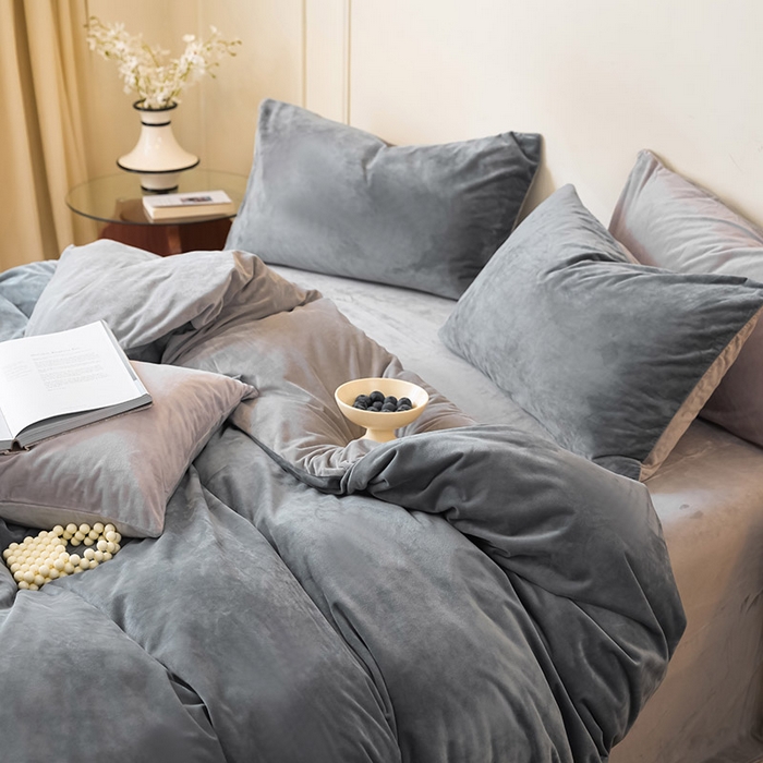 91家纺网 家纺一手货源 找家纺 ONE TWO ONE 121 新品【婴儿绒德芙绒四件套】2025毛毯被子四件套单件床单被套床笠珊瑚绒牛奶绒冬被法兰绒兔毛绒双拼款 双拼-冷灰烟灰