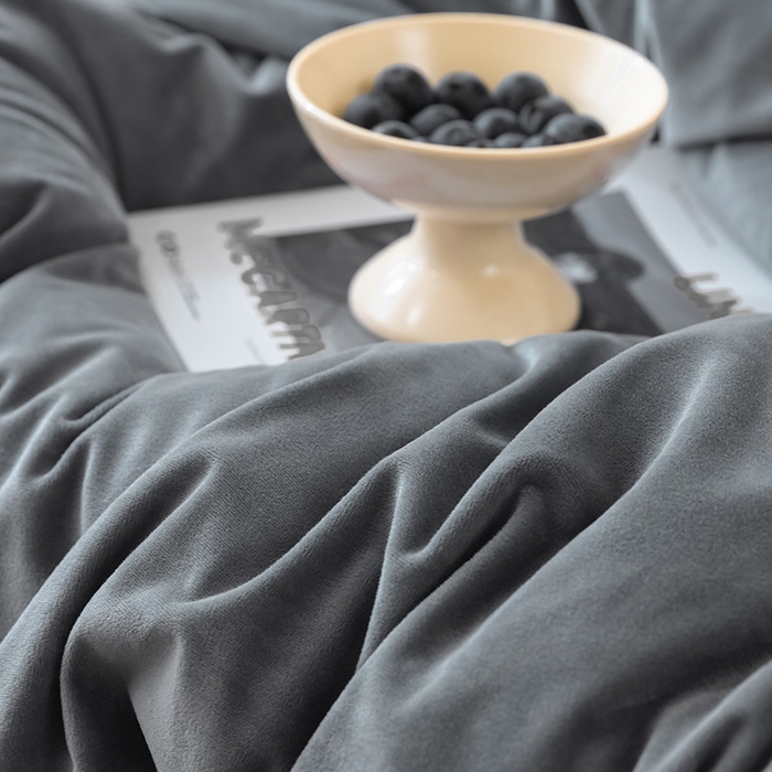 91家纺网 家纺一手货源 找家纺 ONE TWO ONE 121 新品【婴儿绒德芙绒四件套】2025毛毯被子四件套单件床单被套床笠珊瑚绒牛奶绒冬被法兰绒兔毛绒双拼款 双拼-冷灰烟灰