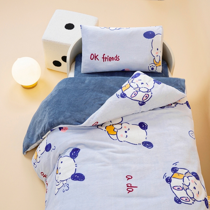 91家纺网 家纺一手货源 找家纺 鱼宝 2025新款小版牛奶绒幼儿园套件 布丁狗