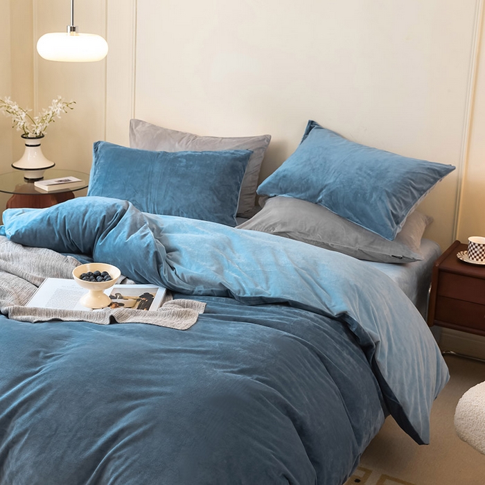 91家纺网 家纺一手货源 找家纺 ONE TWO ONE 121 新品【婴儿绒德芙绒四件套】2025毛毯被子四件套单件床单被套床笠珊瑚绒牛奶绒冬被法兰绒兔毛绒双拼款 双拼-魅蓝水蓝