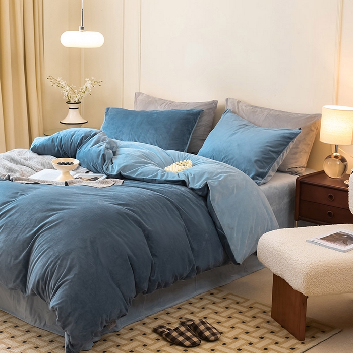 91家纺网 家纺一手货源 找家纺 ONE TWO ONE 121 新品【婴儿绒德芙绒四件套】2025毛毯被子四件套单件床单被套床笠珊瑚绒牛奶绒冬被法兰绒兔毛绒双拼款 双拼-魅蓝水蓝