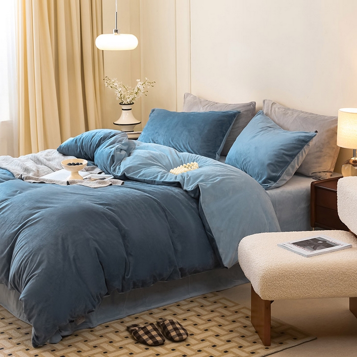 91家纺网 家纺一手货源 找家纺 ONE TWO ONE 121 新品【婴儿绒德芙绒四件套】2025毛毯被子四件套单件床单被套床笠珊瑚绒牛奶绒冬被法兰绒兔毛绒双拼款 双拼-魅蓝水蓝