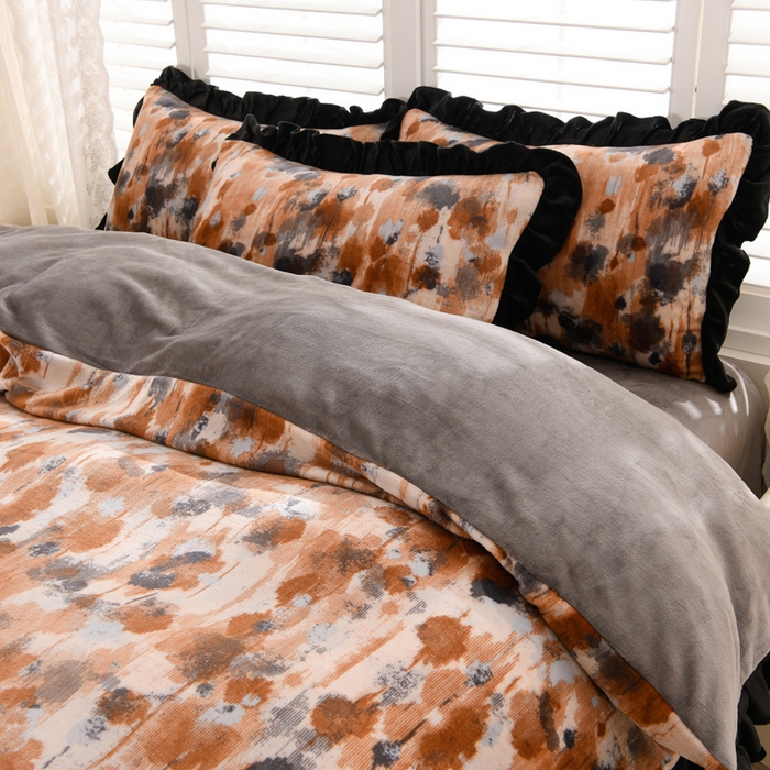 91家纺网 家纺一手货源 找家纺 千姿坊 2025新款韩版牛奶绒花边款四件套 15花墨纹