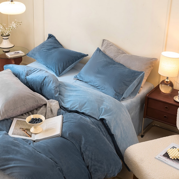 91家纺网 家纺一手货源 找家纺 ONE TWO ONE 121 新品【婴儿绒德芙绒四件套】2025毛毯被子四件套单件床单被套床笠珊瑚绒牛奶绒冬被法兰绒兔毛绒双拼款 双拼-魅蓝水蓝