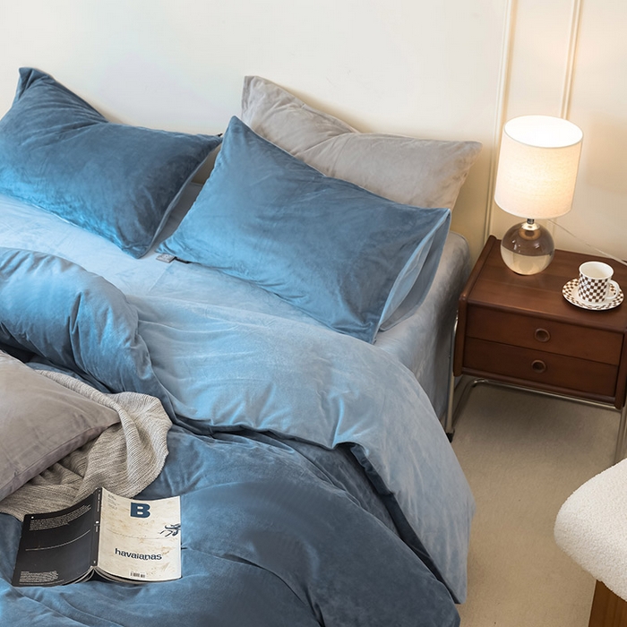 91家纺网 家纺一手货源 找家纺 ONE TWO ONE 121 新品【婴儿绒德芙绒四件套】2025毛毯被子四件套单件床单被套床笠珊瑚绒牛奶绒冬被法兰绒兔毛绒双拼款 双拼-魅蓝水蓝