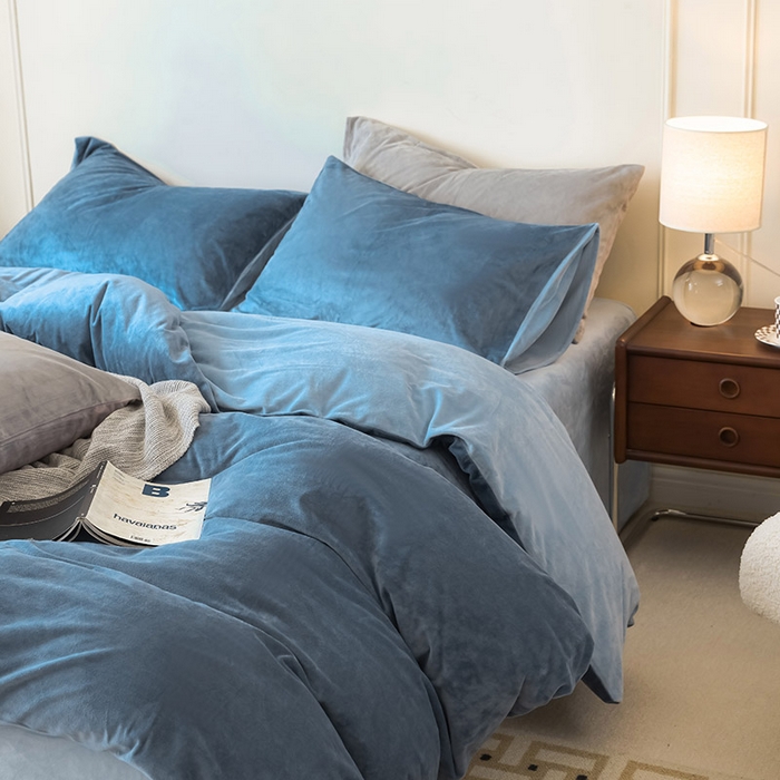 91家纺网 家纺一手货源 找家纺 ONE TWO ONE 121 新品【婴儿绒德芙绒四件套】2025毛毯被子四件套单件床单被套床笠珊瑚绒牛奶绒冬被法兰绒兔毛绒双拼款 双拼-魅蓝水蓝