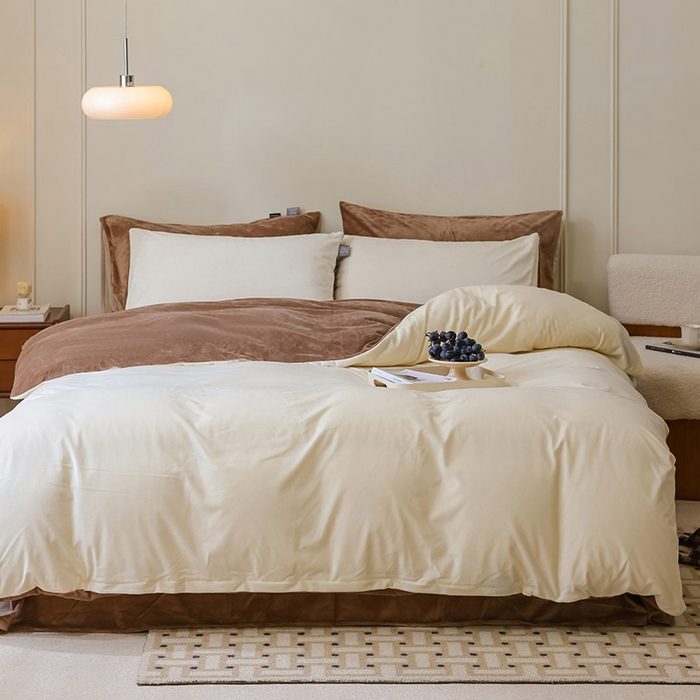 91家纺网 家纺一手货源 找家纺 ONE TWO ONE 121 新品【婴儿绒德芙绒四件套】2025毛毯被子四件套单件床单被套床笠珊瑚绒牛奶绒冬被法兰绒兔毛绒双拼款 双拼-奶白棕咖