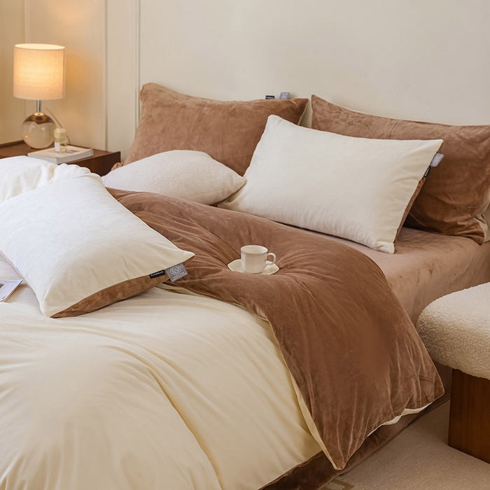 91家纺网 家纺一手货源 找家纺 ONE TWO ONE 121 新品【婴儿绒德芙绒四件套】2025毛毯被子四件套单件床单被套床笠珊瑚绒牛奶绒冬被法兰绒兔毛绒双拼款 双拼-奶白棕咖