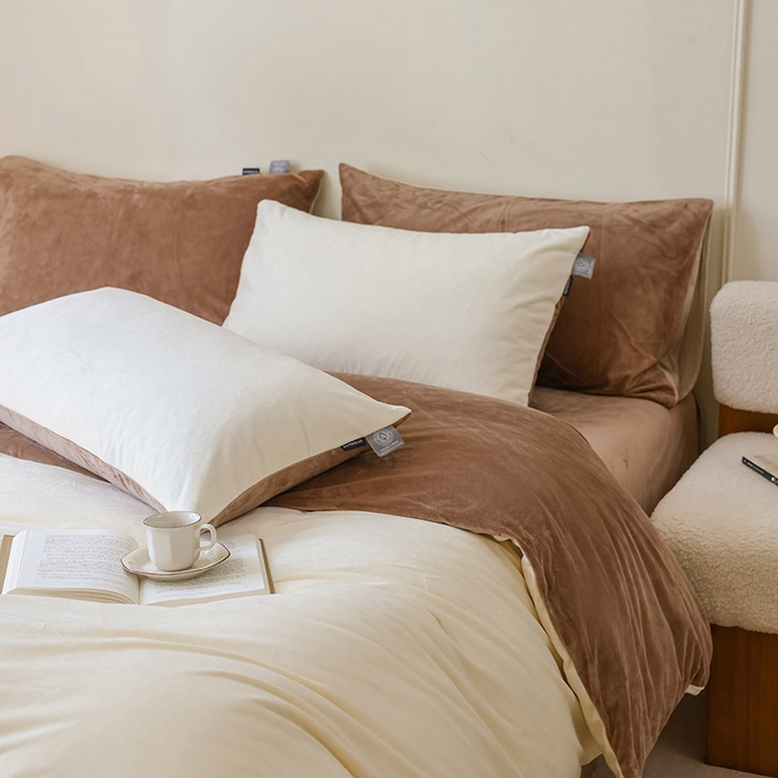 91家纺网 家纺一手货源 找家纺 ONE TWO ONE 121 新品【婴儿绒德芙绒四件套】2025毛毯被子四件套单件床单被套床笠珊瑚绒牛奶绒冬被法兰绒兔毛绒双拼款 双拼-奶白棕咖