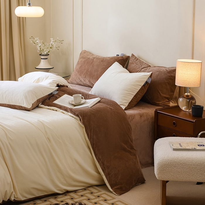 91家纺网 家纺一手货源 找家纺 ONE TWO ONE 121 新品【婴儿绒德芙绒四件套】2025毛毯被子四件套单件床单被套床笠珊瑚绒牛奶绒冬被法兰绒兔毛绒双拼款 双拼-奶白棕咖