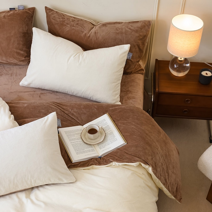 91家纺网 家纺一手货源 找家纺 ONE TWO ONE 121 新品【婴儿绒德芙绒四件套】2025毛毯被子四件套单件床单被套床笠珊瑚绒牛奶绒冬被法兰绒兔毛绒双拼款 双拼-奶白棕咖